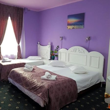 Hotel Darosy Арад Екстериор снимка