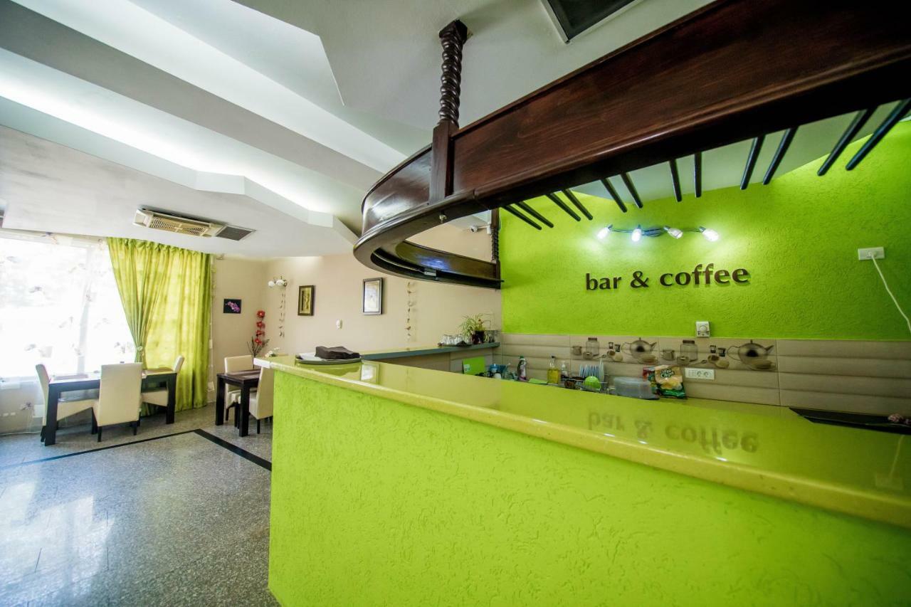 Hotel Darosy Арад Екстериор снимка