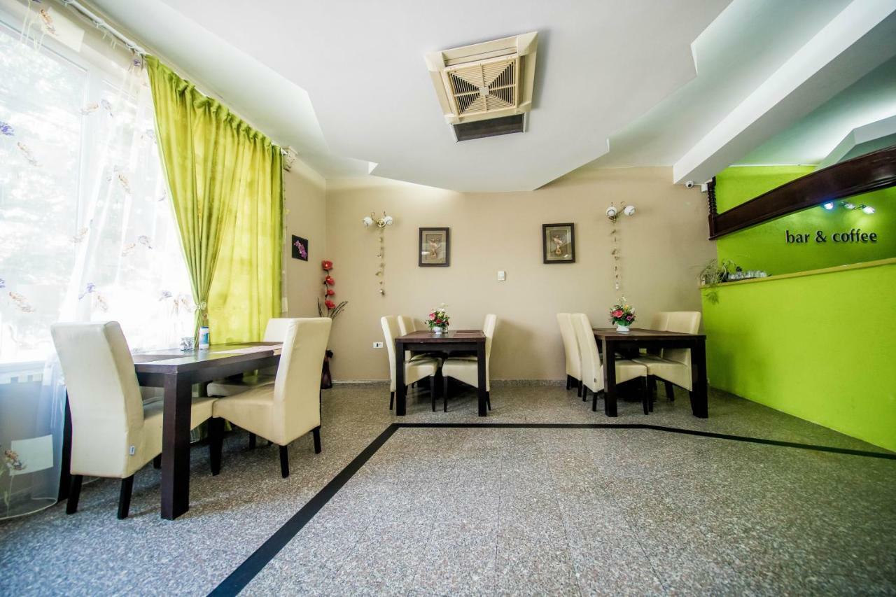 Hotel Darosy Арад Екстериор снимка