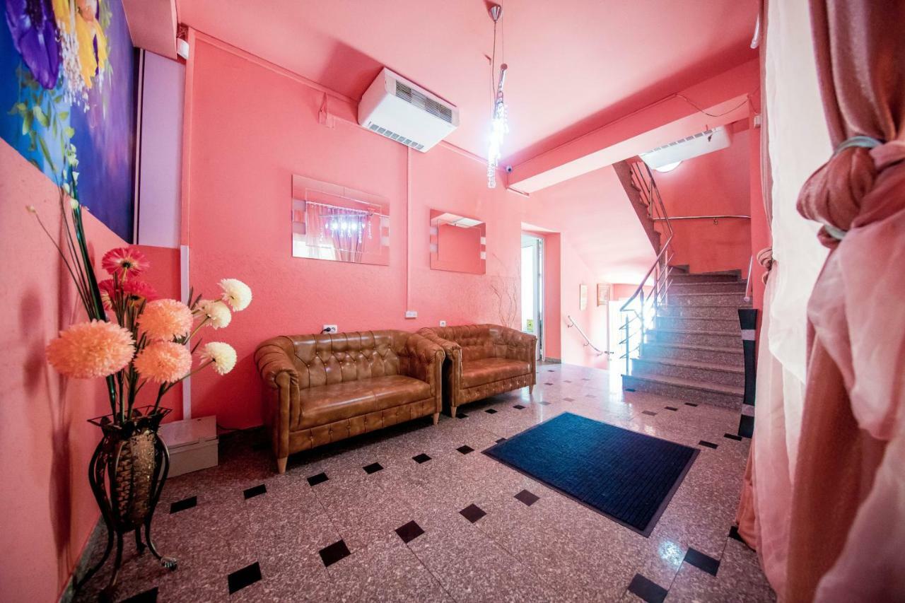 Hotel Darosy Арад Екстериор снимка