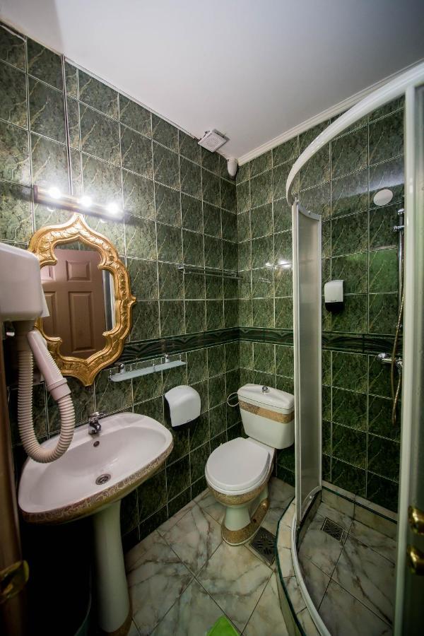Hotel Darosy Арад Екстериор снимка