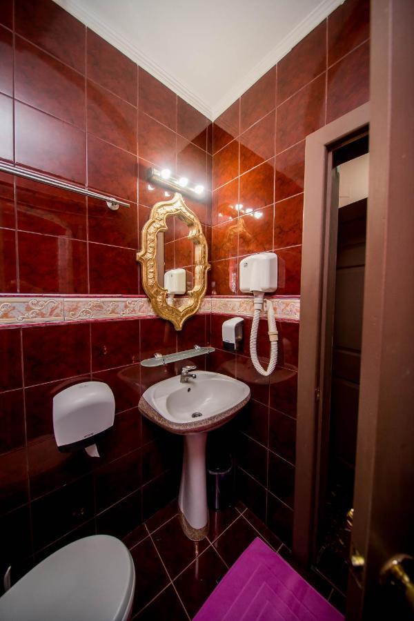 Hotel Darosy Арад Екстериор снимка