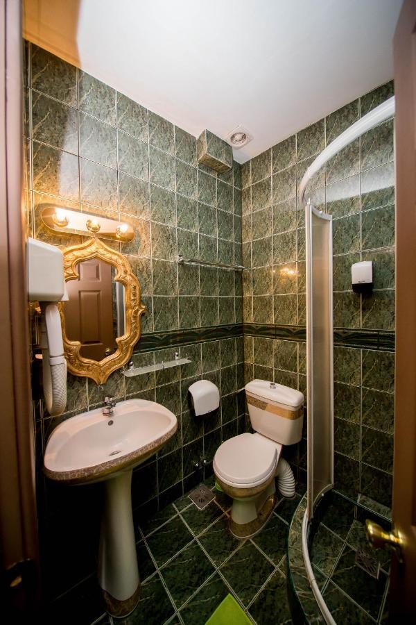 Hotel Darosy Арад Екстериор снимка