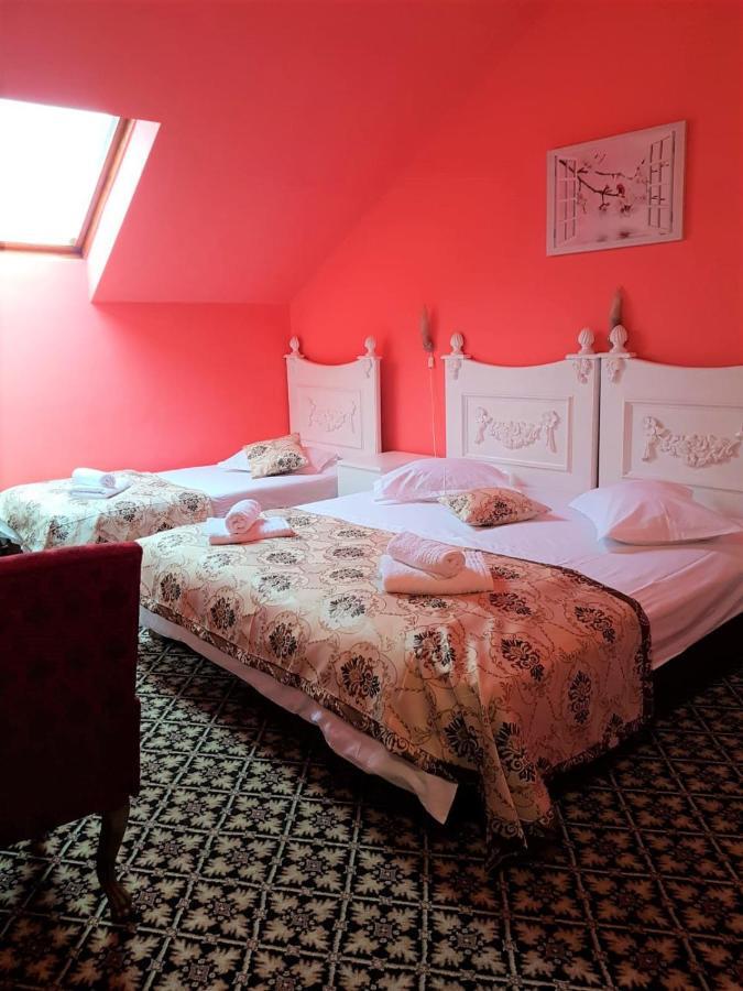 Hotel Darosy Арад Екстериор снимка