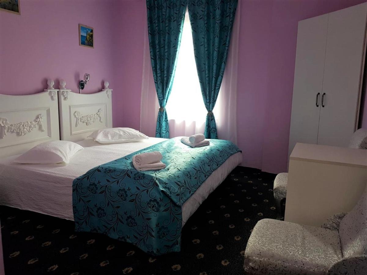 Hotel Darosy Арад Екстериор снимка