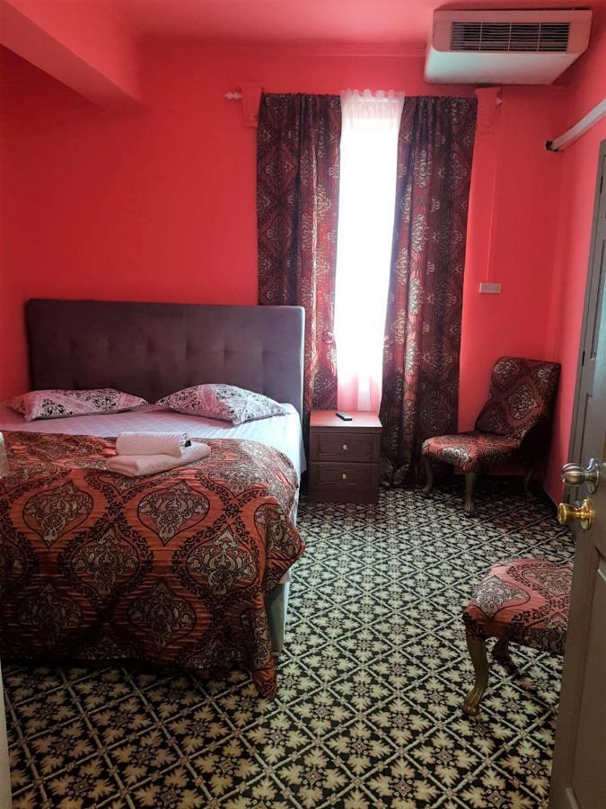 Hotel Darosy Арад Екстериор снимка