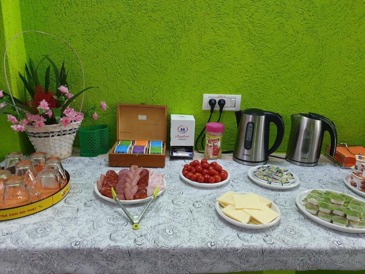 Hotel Darosy Арад Екстериор снимка